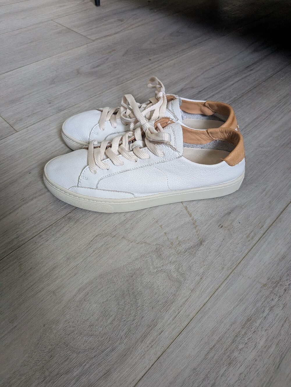 Soludos White Leather Lace-Up Sneakers Women's Size 8.5 Tan Heel Accent